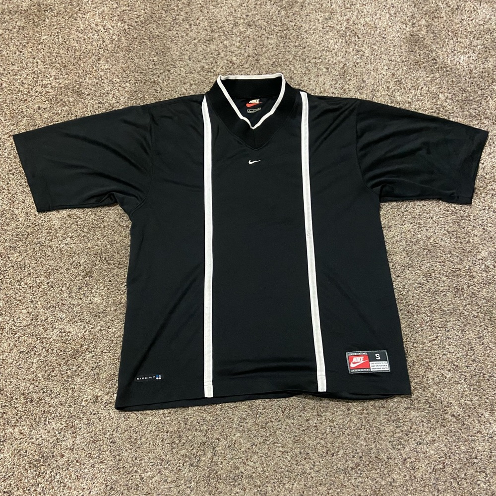 Nike. Size small. Color black. T shirt.